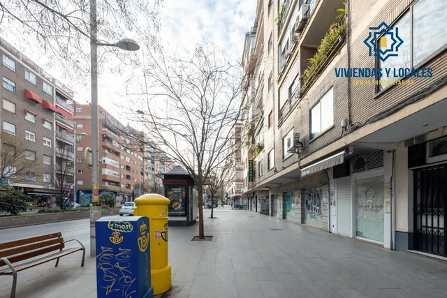 ¡Oportunidad Única en Angel Barrios! Local de 147m2 por solo 190.000€ — 3