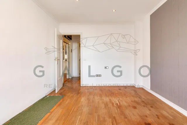Piso a la venta junto a la plaza del ayuntamiento — 25