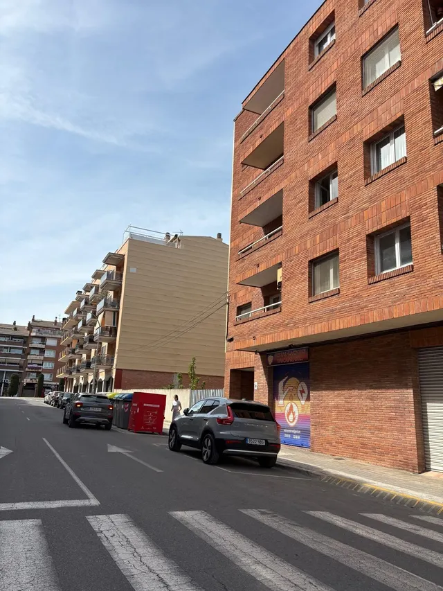 TERRENO DISPONIBLE  para edificar pisos ZONA INMEJORABLE de igualada — 3