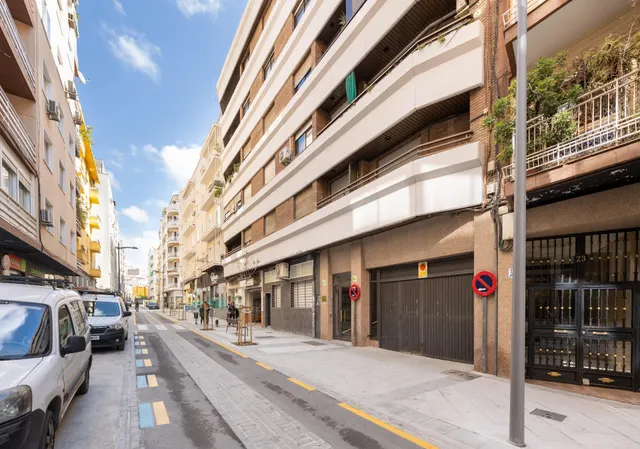 VIVIENDA EN ZONA CENTRO - ALHAMAR, CON PLAZA DE GARAJE Y CALEFACCIÓN — 28