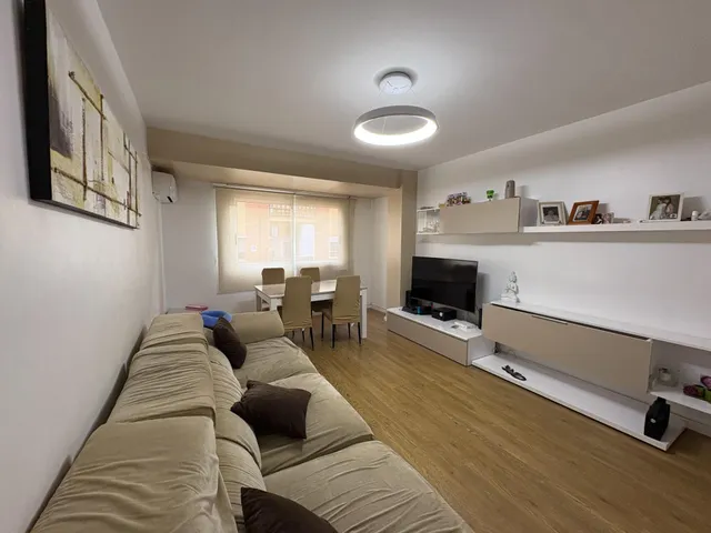 Vivienda totalmente con Ascensor reformada de 3 habitaciones, muy bien equipada y junto a la Alameda — 19