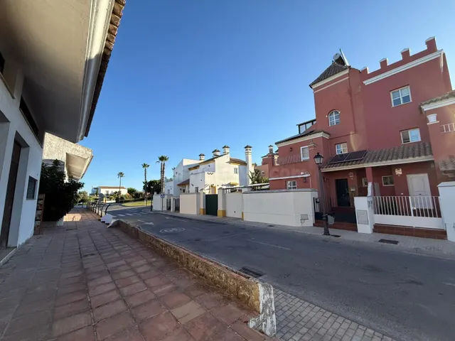 VENTA FLASH – Local comercial de 33 m2 en Sanlúcar de Barram - foto 4