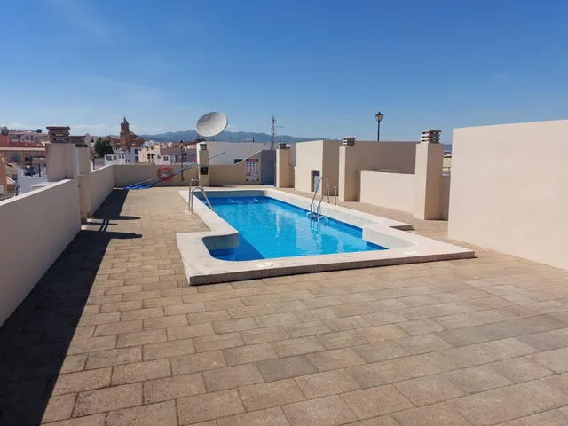Piso céntrico de 2 dormitorios con Garaje y Piscina - foto 3