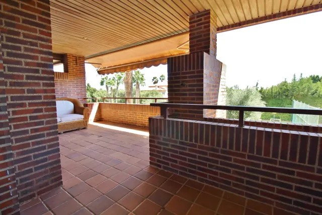 Exclusivo adosado en vistahermosa, Alicante — 439 m2 y dos grandes terrazas — 25
