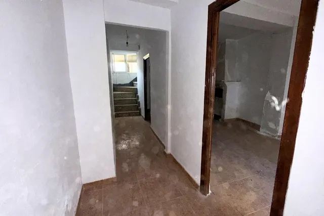 # **Casa de Pueblo Tradicional de 4 Dormitorios con Potencial para Ampliar la Terraza – ¡Solo 35.000 €!** — 6