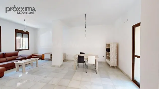 Exclusiva vivienda reformada con gran patio central y extrao - foto 3