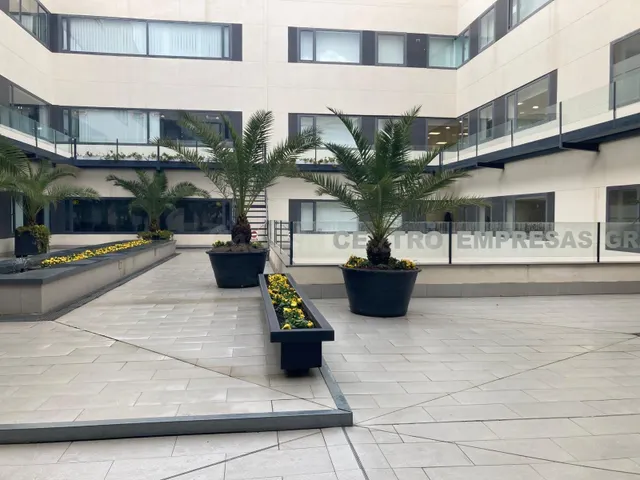 ALQUILER DE OFICINA, EN CENTRO DE EMPRESAS — 5