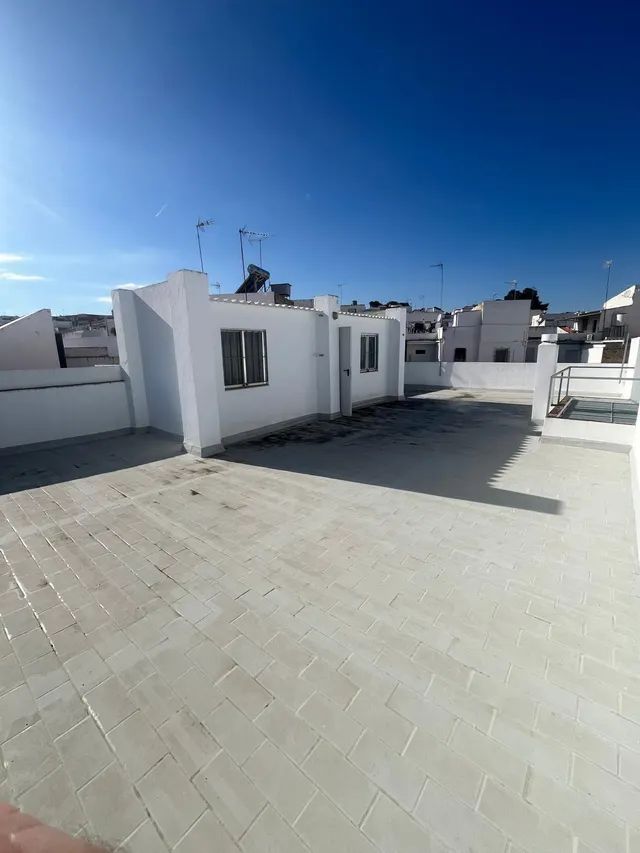 AMPLIO PISO EN CALLE ARRECIFE !! — 29