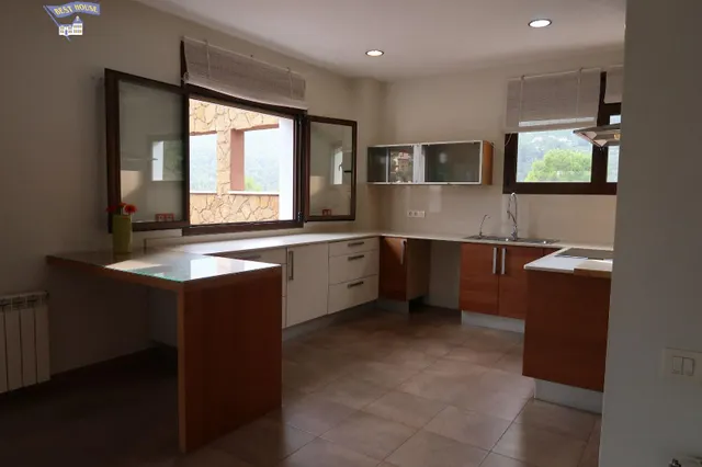 EXCLUSIVA VILLA DE DISEÑO CON PISCINA PRIVADA, VISTAS PANORÁMICAS Y 1.760 M2 DE PARCELA — 10