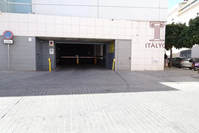 Estupenda plaza de garaje en calle Guadalquivir — 7