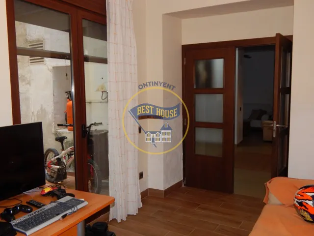 BONITA CASA EN CASCO ANTIGUO DE AGULLENT — 27