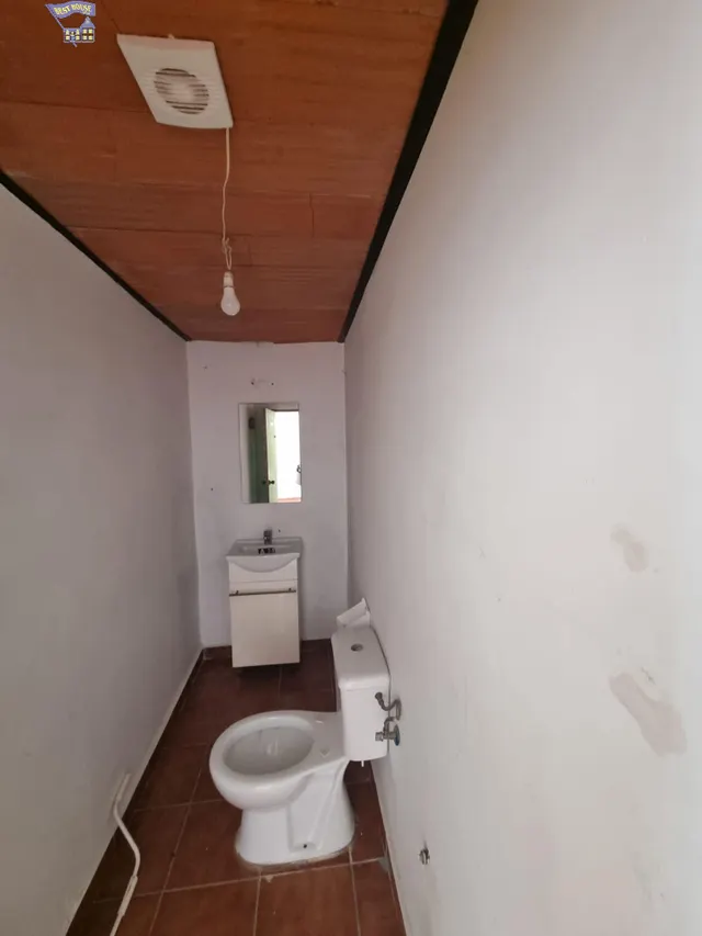 SE VENDE LOCAL COMERCIAL EN ZONA FUENTE DEL RÍO — 3