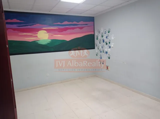 ESPECTACULAR LOCAL EN VENTA O ALQUILER EN ZONA INDUSTRIA — 3