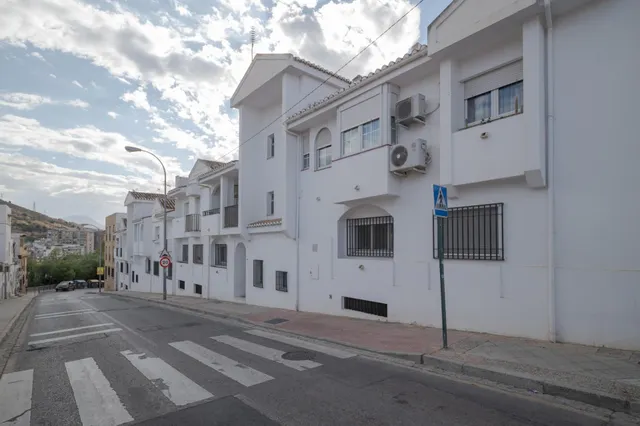 Amplio piso en Cervantes con garaje y trastero