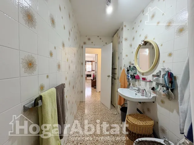OPORTUNIDAD DE INVERSIÓN! EXTERIOR CON BALCÓN Y GARAJE — 35