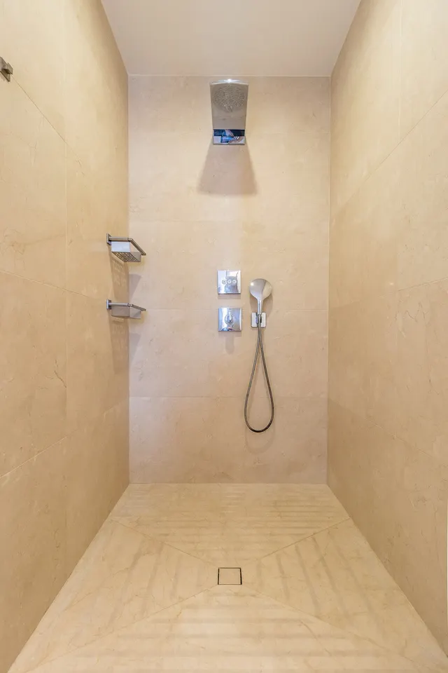 Chalet 6 habitaciones 1183m² en venta - Costa del Sol — 21