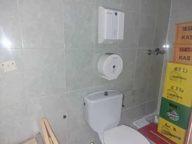Se vende local en calle Pedro Andreu de Valencia — 8