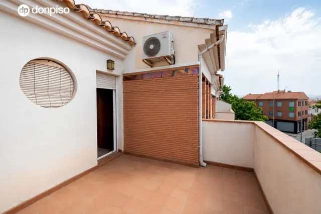 ESPECTACULAR VIVIENDA ADOSADA DE 4 DORMITORIOS CON SÓTANO, TERRAZAS Y PATIO EN GRANADA — 20