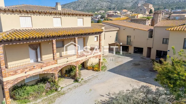 Encantadora casa de pueblo en Ullà. - foto 4