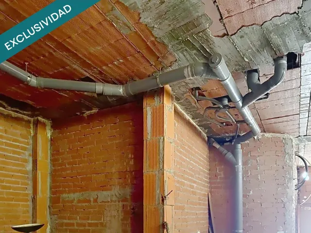 LOCAL COMERCIAL EN ESQUINA – Calle Santa Ana 2, CENTRO DE LEÓN · 93 m² con posible salida de humos junto al BARRIO HÚMEDO — 11