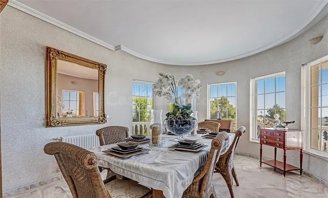 SE ALQUILA UNA VILLA EN ALTEA - foto 5