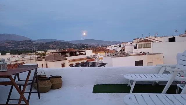 Exclusiva casa andaluza reformada en el casco histórico de Salobreña con patio, dos terrazas y vistas a Sierra Nevada — 9