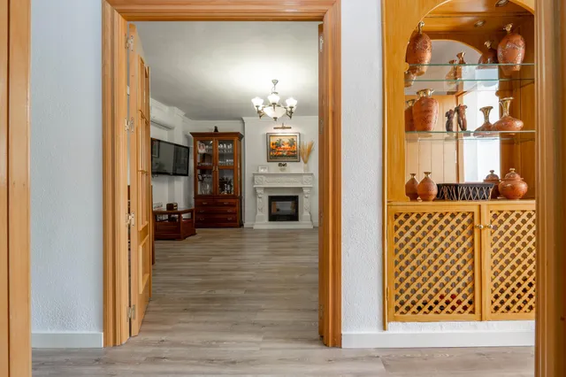 CHALET CON PISCINA Y JARDÍN A SOLO 10 MINUTOS DE GRANADA — 24