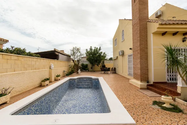 Chalet independiente a la venta en Playa Flamenca — 8