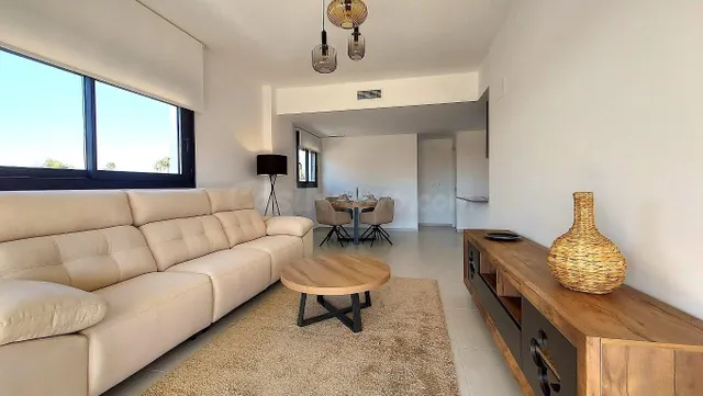 se vende un piso de 3 dormitorios y 2 baños en comunidad con