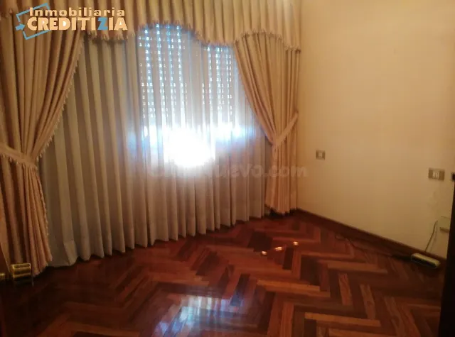 EDIFICIO DE 3 PLANTAS - foto 4
