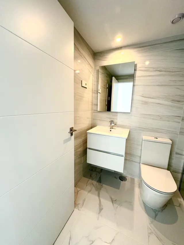 Apartamento de lujo en primera línea de mar con 3 dormitorios, 2 terrazas y parking incluido — 12