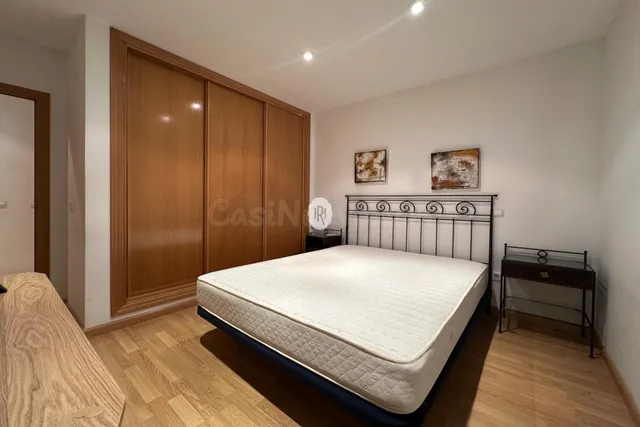 Amplia vivienda reformada de 3 dormitorios junto a la Plaza  - foto 3