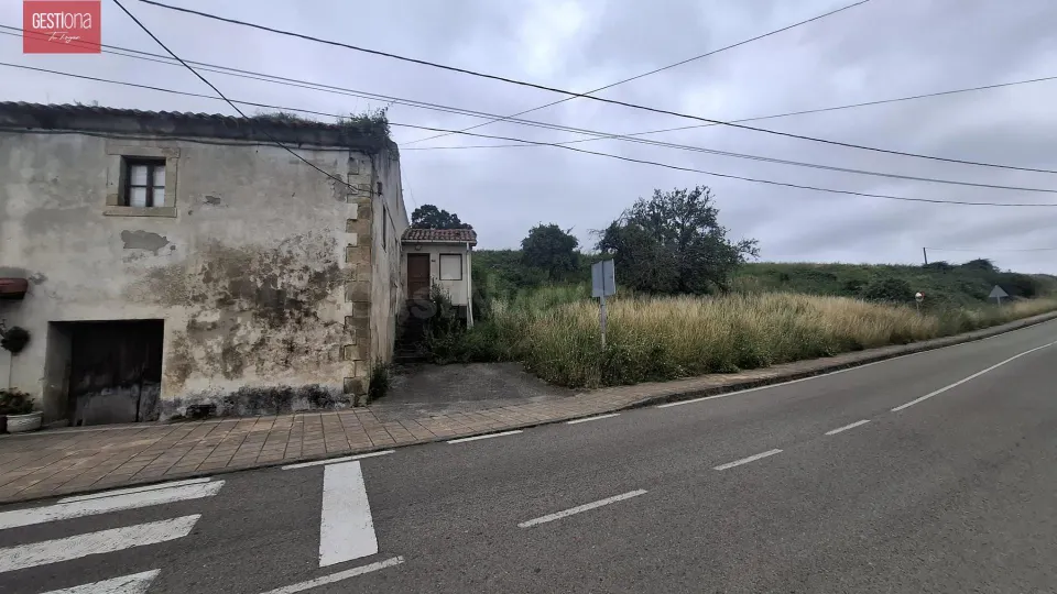 Oportunidad de Inversión en Bareyo: Casa para Rehabilitar y Amplia Parcela Rústica