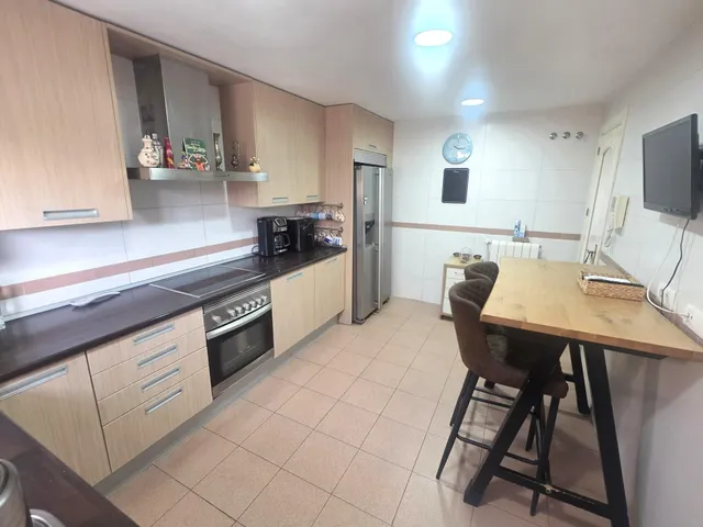 Chalet de esquina en zona hospital — 13