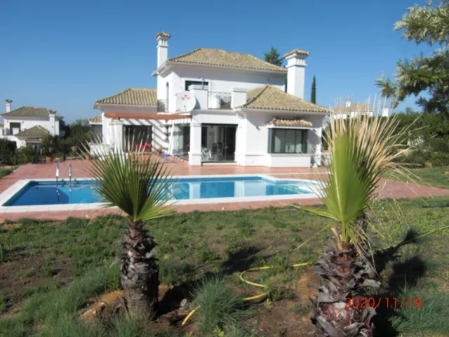 SE VENDE VILLA EN CAMPO DE GOLF GARDEN EN ARCOS DE LA FRONTE - foto 2