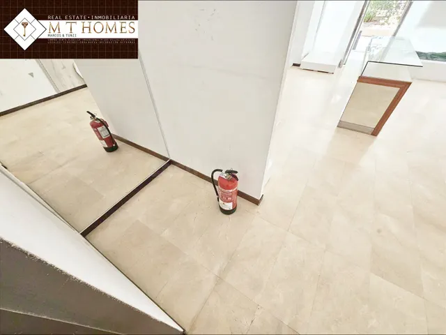 Local comercial en ubicación prime de Fuengirola– pleno centro – máxima visibilidad y tránsito peatonal — 4