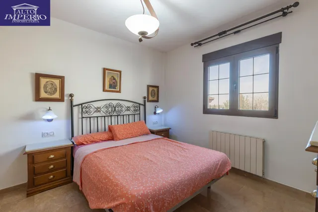 Adosada con 4 dormitorios, amplias terrazas y vistas a Granada y sierra nevada — 15