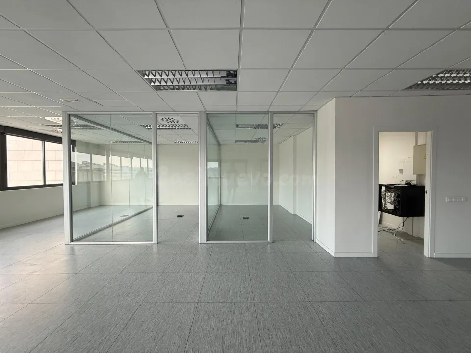 Oficinas en la zona de gran via 2 exteriores diafana con pk
