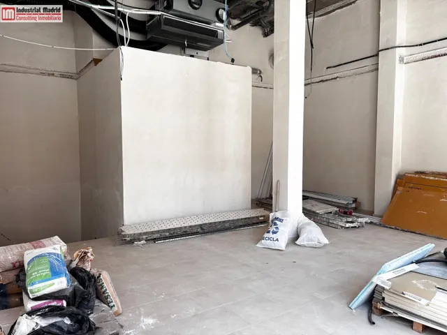 OPORTUNIDAD LOCAL EN EXCELENTE ZONA DE ARGANDA DEL REY — 12