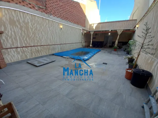 INMOBILIARIA LA MANCHA VENDE CASA BAJA CON TERRAZA Y PISCINA EN MADRIGUERAS ( ALBACETE ). — 17