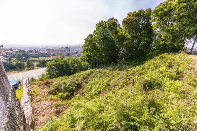 Parcela urbana con impresionantes vistas a la Ría de Pontevedra en A Caeira (Poio) — 12