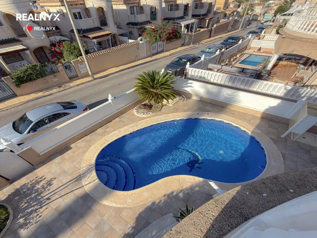 Orihuela Costa! Impresionante Villa Mediterranea con generosa parcela y amplias terrazas + Solarium privado con vistas panorámicas y piscina privada — 6