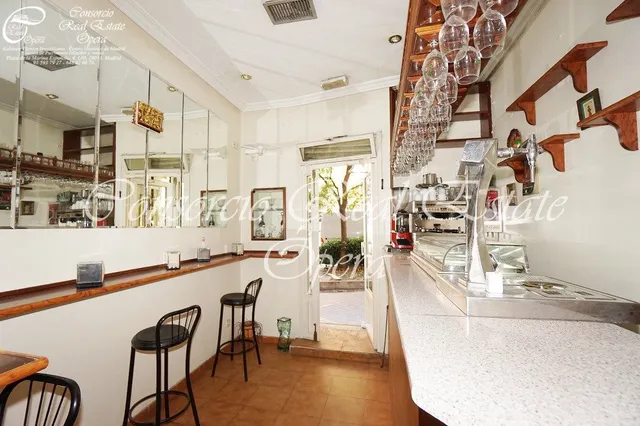 BAR CAFETERIA FRENTE A METRO Y RENFE PIRAMIDES — 5
