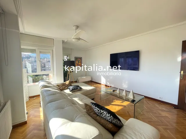 Ático duplex con chimenea y vistas panorámicas — 20