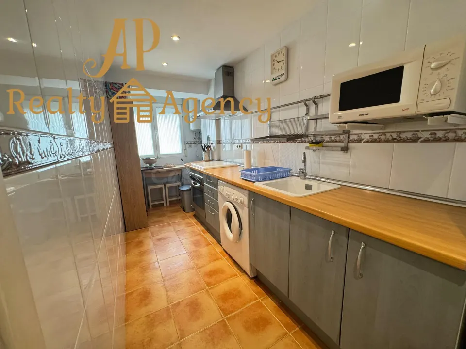 Estupendo piso de 3 habitaciones, con terraza, semi reformado. Zona Marxalenes - General Avilés