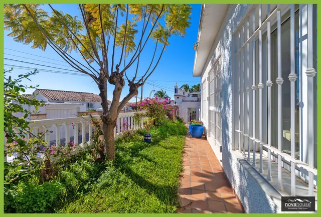 Chalet independiente con piscina privada y vistas al mar — 31