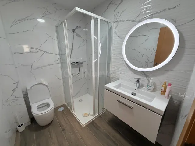 ¡Abre la puerta a tu nuevo hogar! Amplia terraza, garaje y t - foto 3
