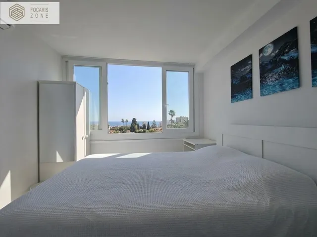 Piso reformado con vistas al mar, terraza y piscina en Benalmádena — 7