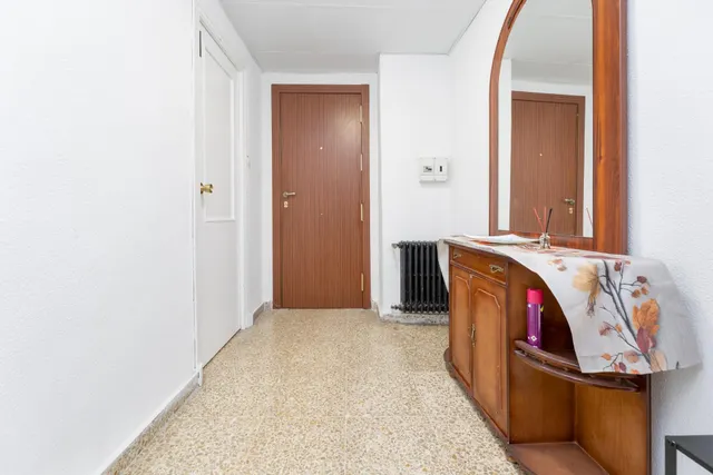 Venta de piso de 4 dormitorios y 2 baños en Granada (Zona Centro) — 23
