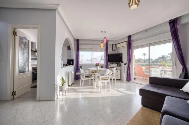 Amplia y Luminosa Vivienda en esquina de 3 dorm. baño y aseo con Garaje Cerrado en el Corazón de la Ciudad — 8
